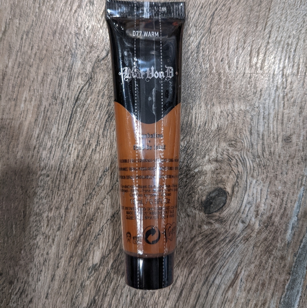 (NEW) Kat Von D Lock-It Foundation